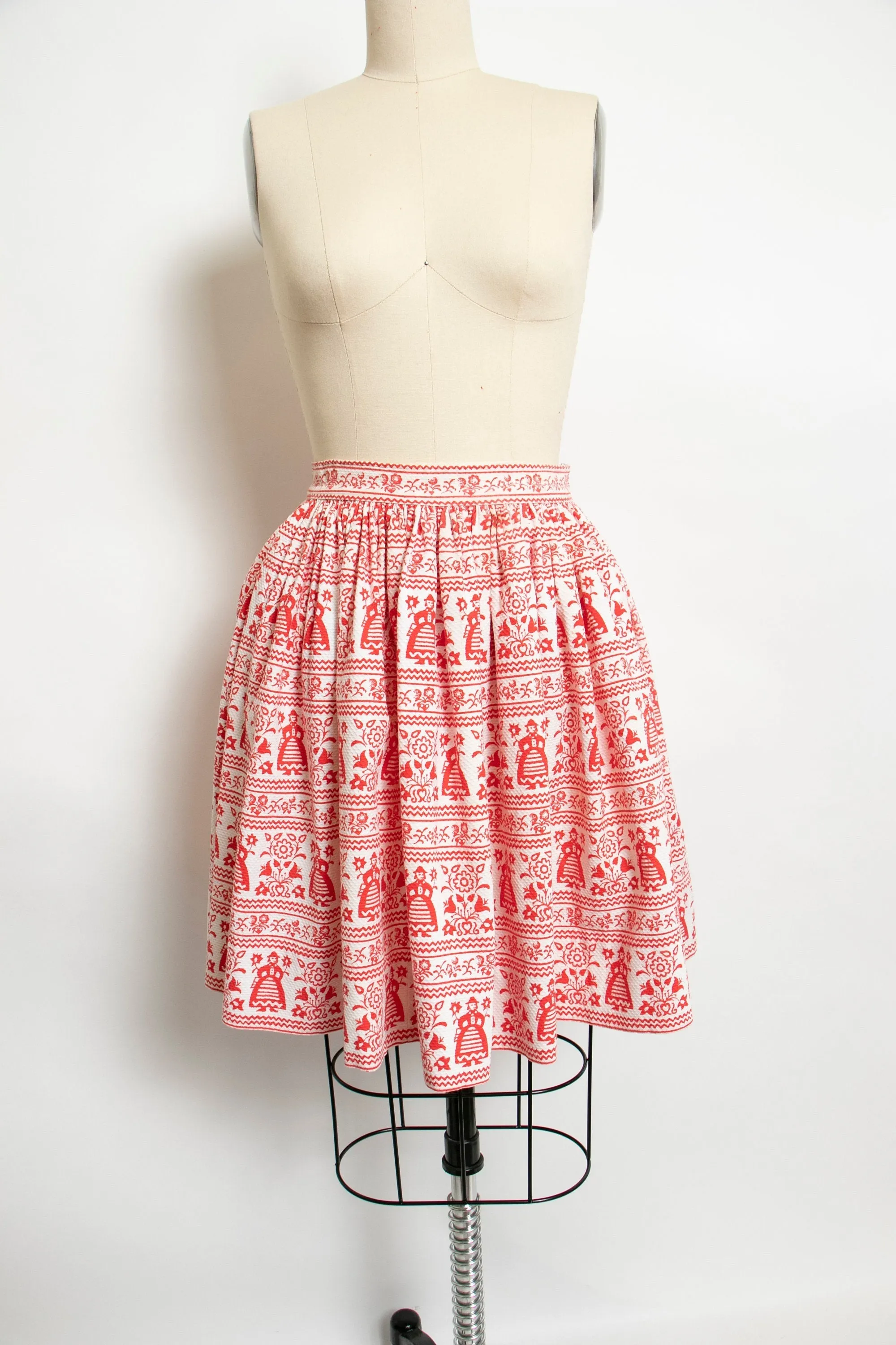 1950s Full Skirt Cotton Folk Printed 50s XS Petite