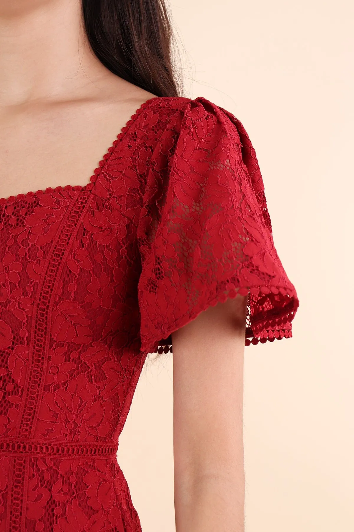 BONJOUR SLEEVE LACE DRESS IN WINE RED