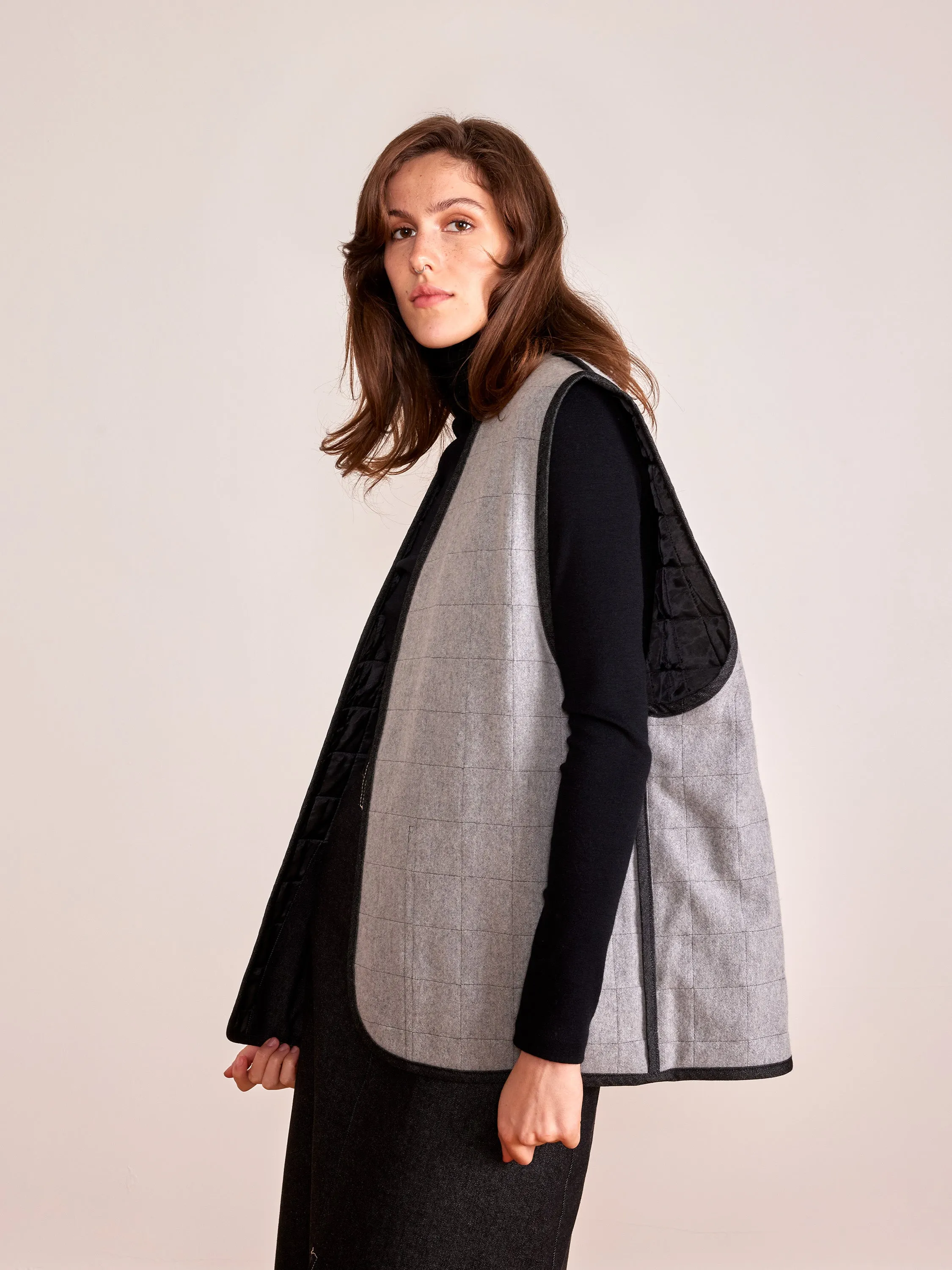 BOSSA grey and black sleeveless jacket