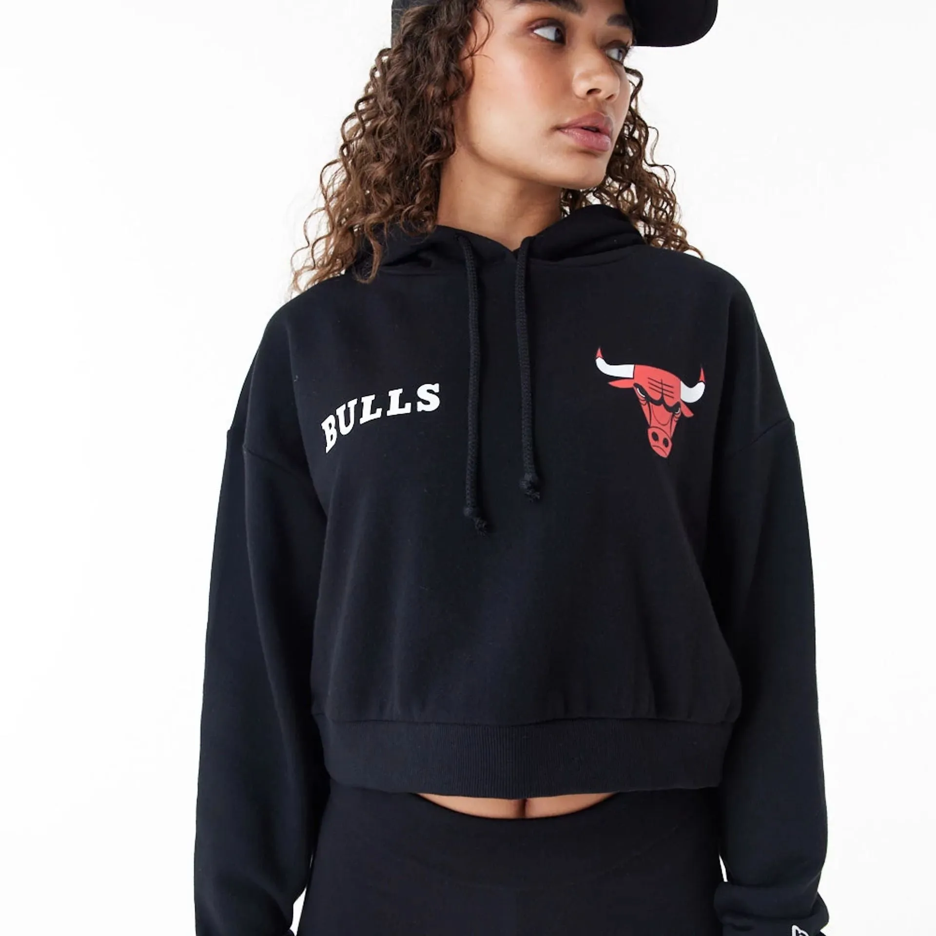 Chicago Bulls Womens NBA Team Logo Black Crop Pullover Hoodie