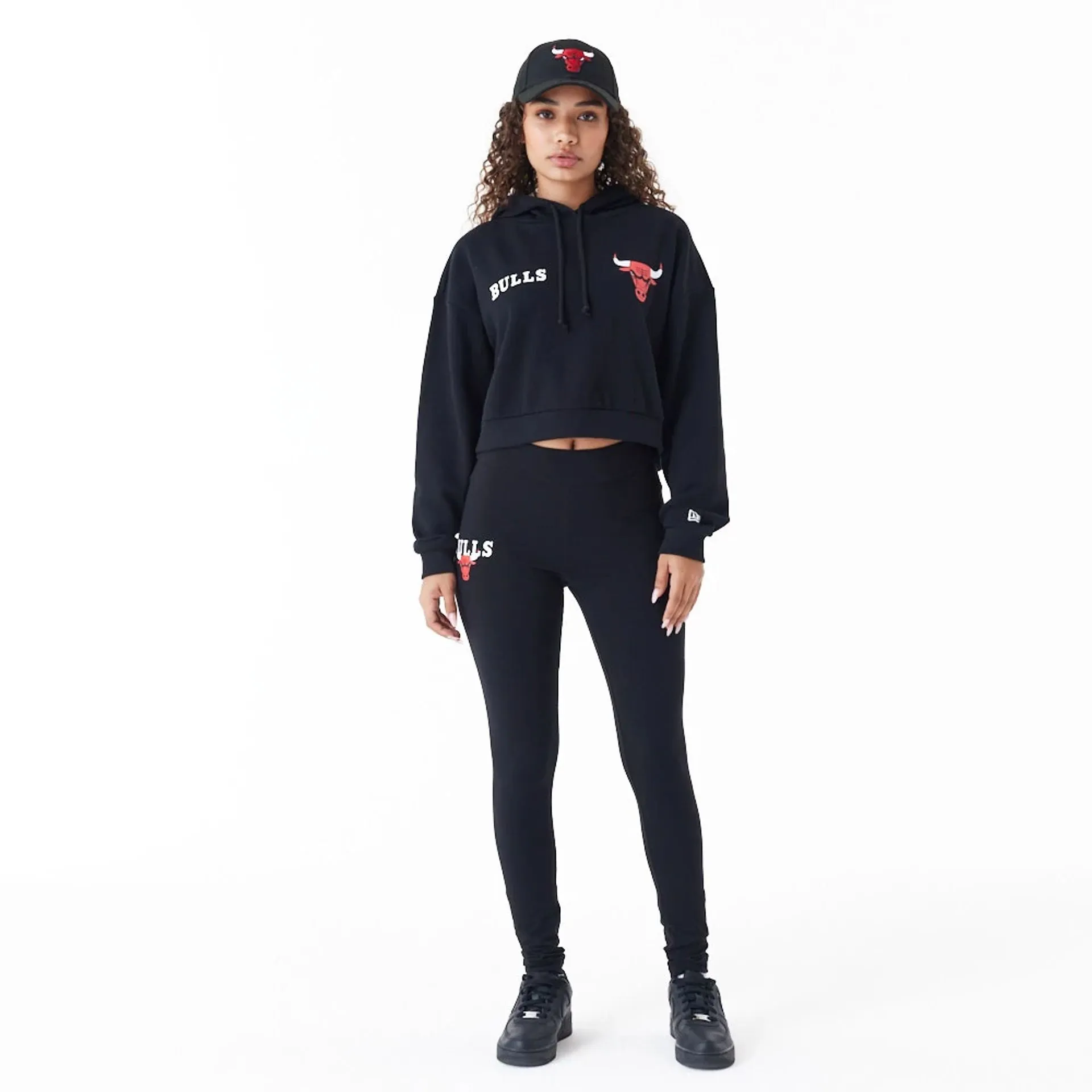 Chicago Bulls Womens NBA Team Logo Black Crop Pullover Hoodie