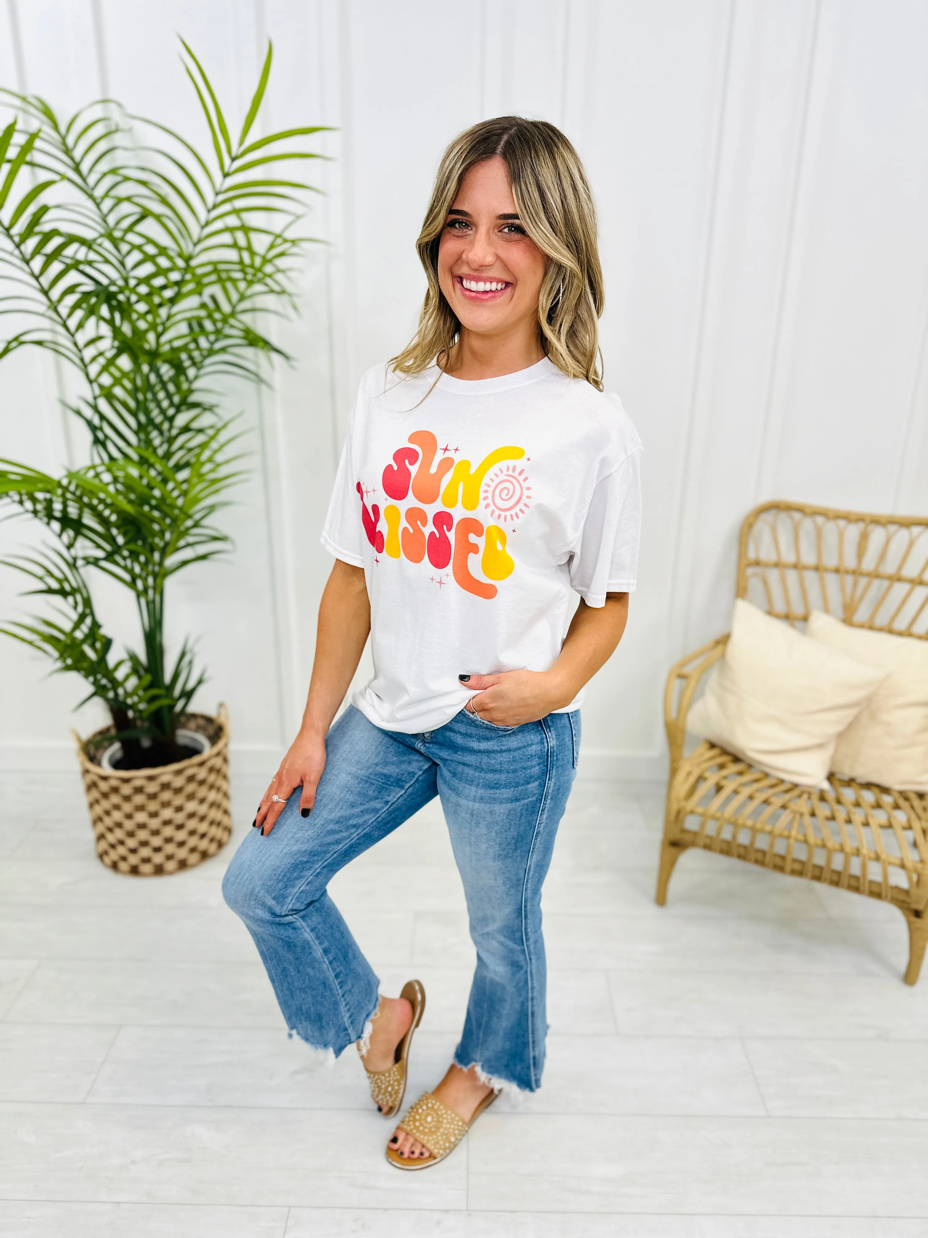 REG/CURVY Retro Sunkissed Graphic Tee